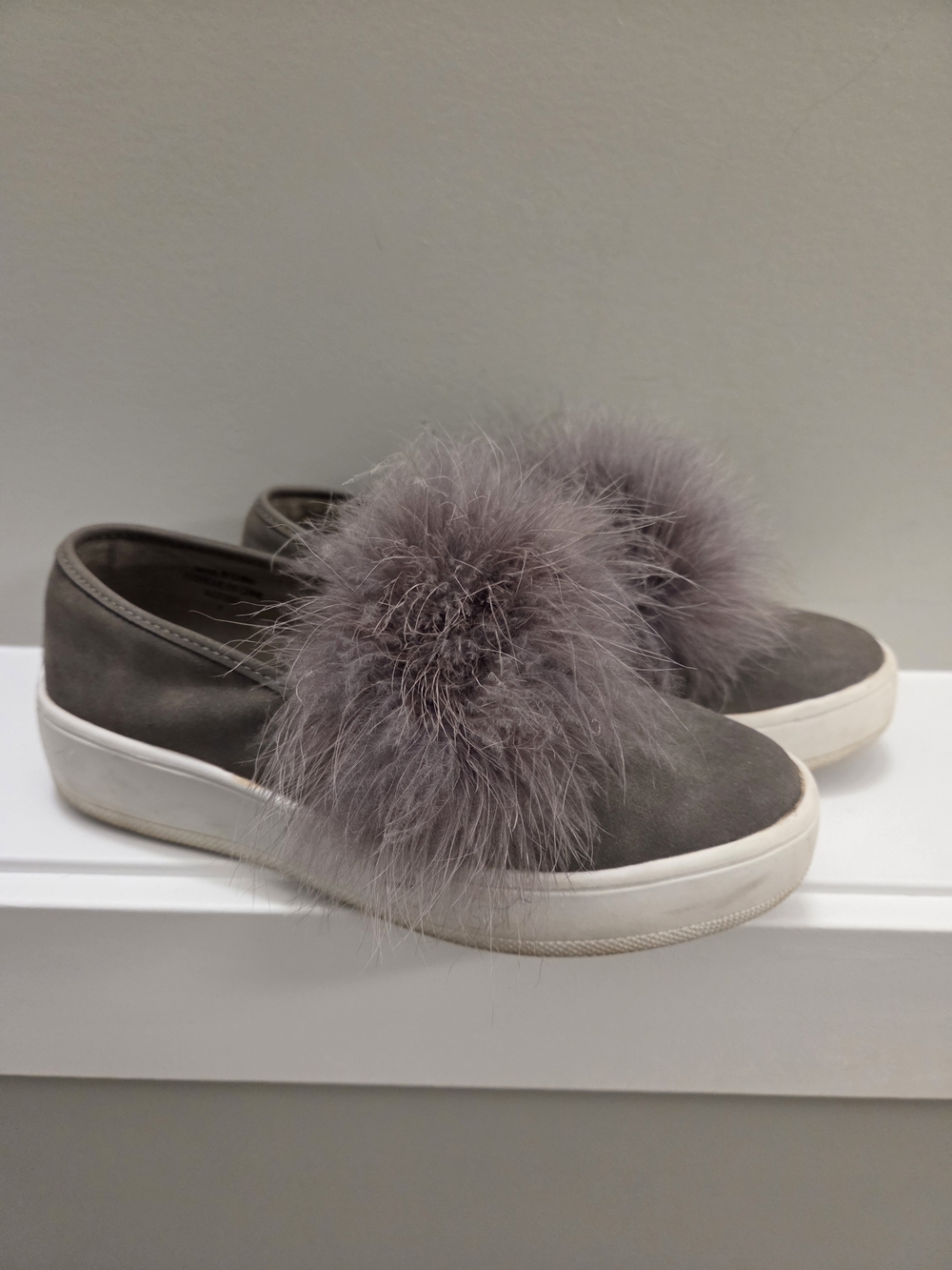 Harlow Grey Faux Fur Womens Slip On Sneakers Shoes Size 7 Style A-LS1683 Casual
